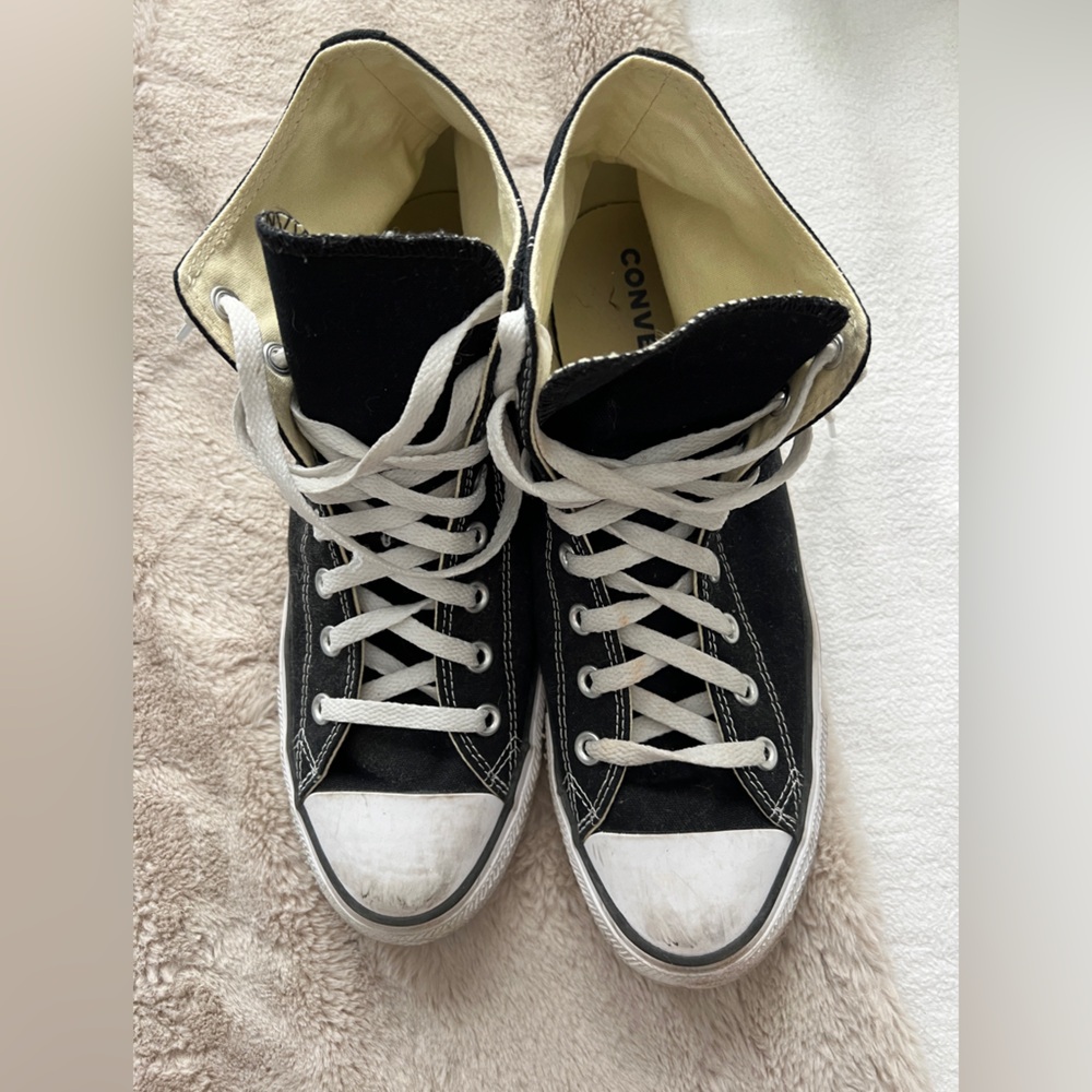 Converse High Tops Men’s 10 Black/White lightly worn